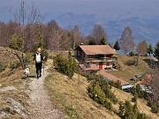 74 In discesa dalla vetta del Pizzo Cerro al Rif. I Lupi